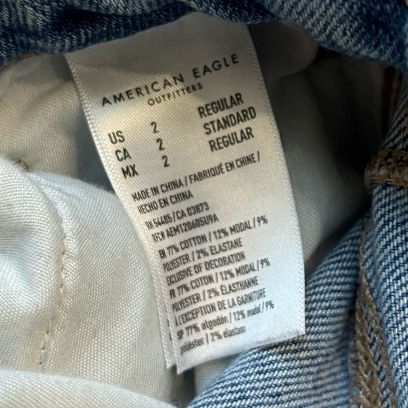 American Eagle Outfitters • Light Wash Destructed Mom Jeans - Picture 5 of 6